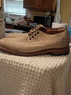 Men's FRYE BRAND MURRAY OXFORD SHOES... Size 10 1/2. Excellent Condition.